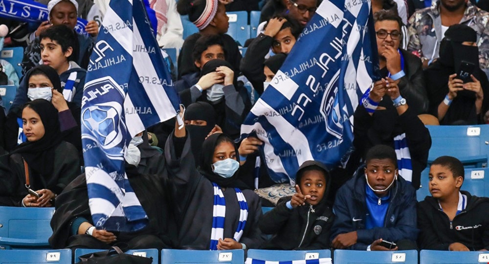 من مدرجات الهلال (أ ف ب) من مدرجات الهلال (أ ف ب)
