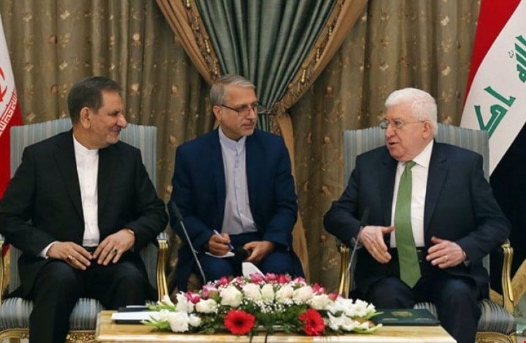 الرئيس العراقي خلال استقباله النائب الأول للرئيس الإيراني في بغداد الرئيس العراقي خلال استقباله النائب الأول للرئيس الإيراني في بغداد