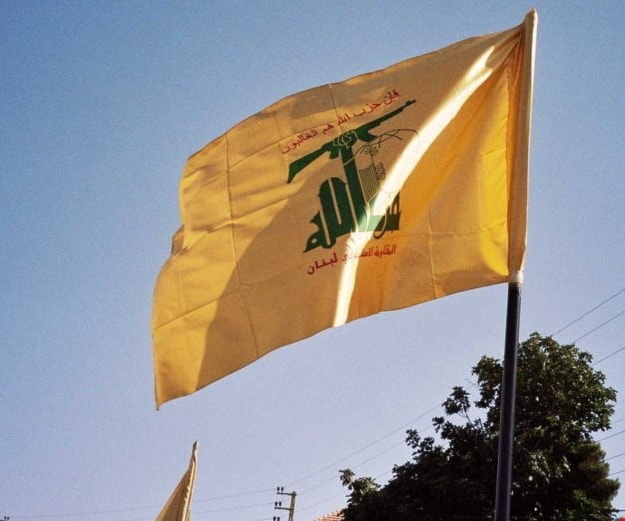 من المعروف أن واشنطن تُصنّف حزب الله منظمة إرهابية، وبالتالي فإنّ هناك حظراً لديها لكل أشكال التعامل معه، تحت طائلة ملاحقة المخالفين من المعروف أن واشنطن تُصنّف حزب الله منظمة إرهابية، وبالتالي فإنّ هناك حظراً لديها لكل أشكال التعامل معه، تحت طائلة ملاحقة المخالفين