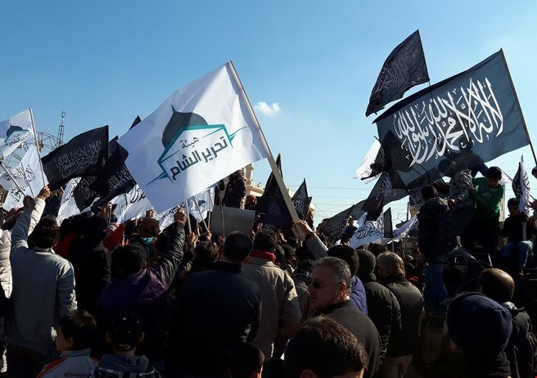 تحاول "هيئة تحرير الشام" كسب قلوب الناس من خلال تقديم الخدمات تحاول "هيئة تحرير الشام" كسب قلوب الناس من خلال تقديم الخدمات