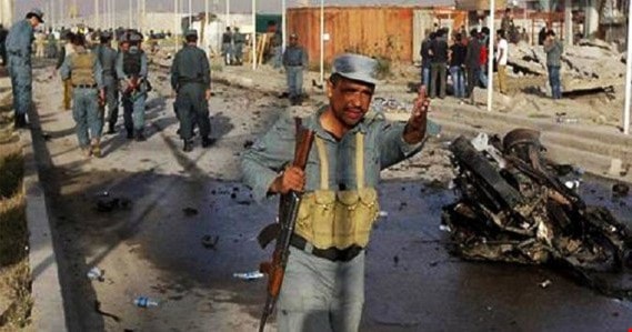 أكثر من 14 قتيلاً بينهم 3 صحافيين في التفجيرين المزدوجين بالعاصمة كابل أكثر من 14 قتيلاً بينهم 3 صحافيين في التفجيرين المزدوجين بالعاصمة كابل
