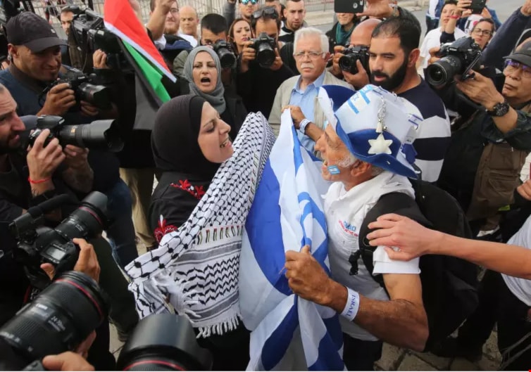 الفلسطينيون دعوا إلى تظاهرات حاشدة في غزة "مسيرة المليون" وفي الصفة "يوم الوحدة من أجل القدس" الفلسطينيون دعوا إلى تظاهرات حاشدة في غزة "مسيرة المليون" وفي الصفة "يوم الوحدة من أجل القدس"