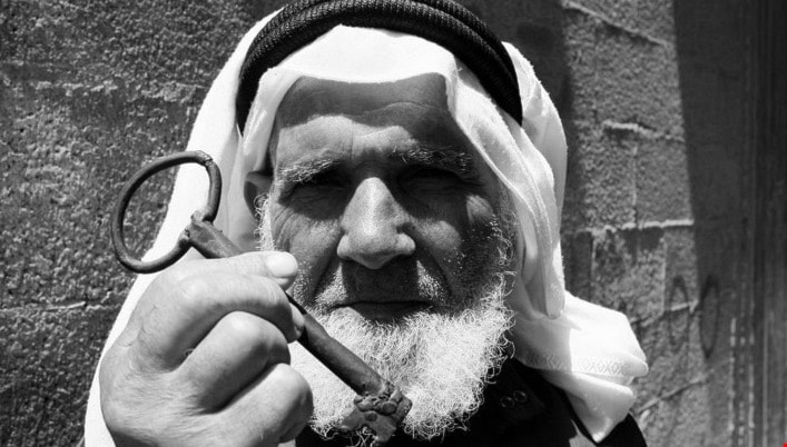 كفى هدراً وامتيازات في سلطة وهمية، فقد آن الأوان أن نحيل نكبتنا إلى فرصة للنهوض كفى هدراً وامتيازات في سلطة وهمية، فقد آن الأوان أن نحيل نكبتنا إلى فرصة للنهوض