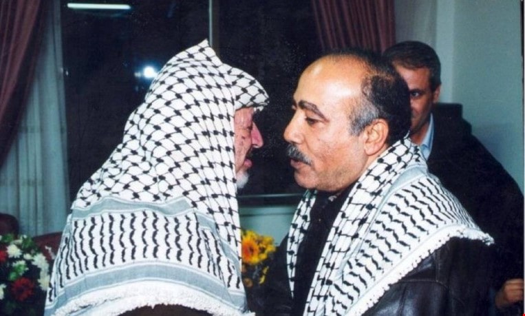 فؤاد الشوبكي مع الزعيم الراحل ياسر عرفات فؤاد الشوبكي مع الزعيم الراحل ياسر عرفات