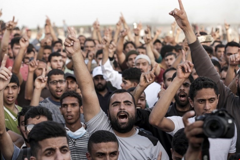 في هذا الزمن يذبح أكثر من 60 مدنياً فلسطينياً ويجرح آلاف الأطفال والنساء والعزل من دون أن تتحرك الأمم المتحدة (أ ف ب) في هذا الزمن يذبح أكثر من 60 مدنياً فلسطينياً ويجرح آلاف الأطفال والنساء والعزل من دون أن تتحرك الأمم المتحدة (أ ف ب)