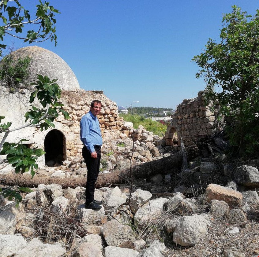 مسؤول "فلسطينيات" المحامي جهاد أبو ريا قرب مزار البجيرمي مسؤول "فلسطينيات" المحامي جهاد أبو ريا قرب مزار البجيرمي