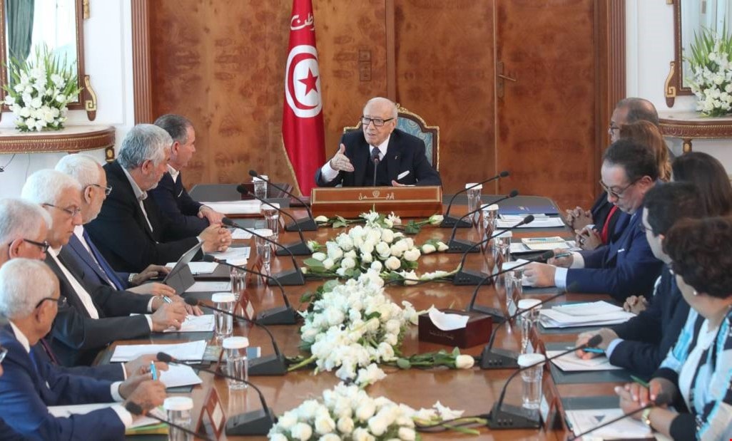 تدحرجت الأمور بسرعة داخل القوى والمنظمات التي أعدّت وثيقة قرطاج 2 تدحرجت الأمور بسرعة داخل القوى والمنظمات التي أعدّت وثيقة قرطاج 2