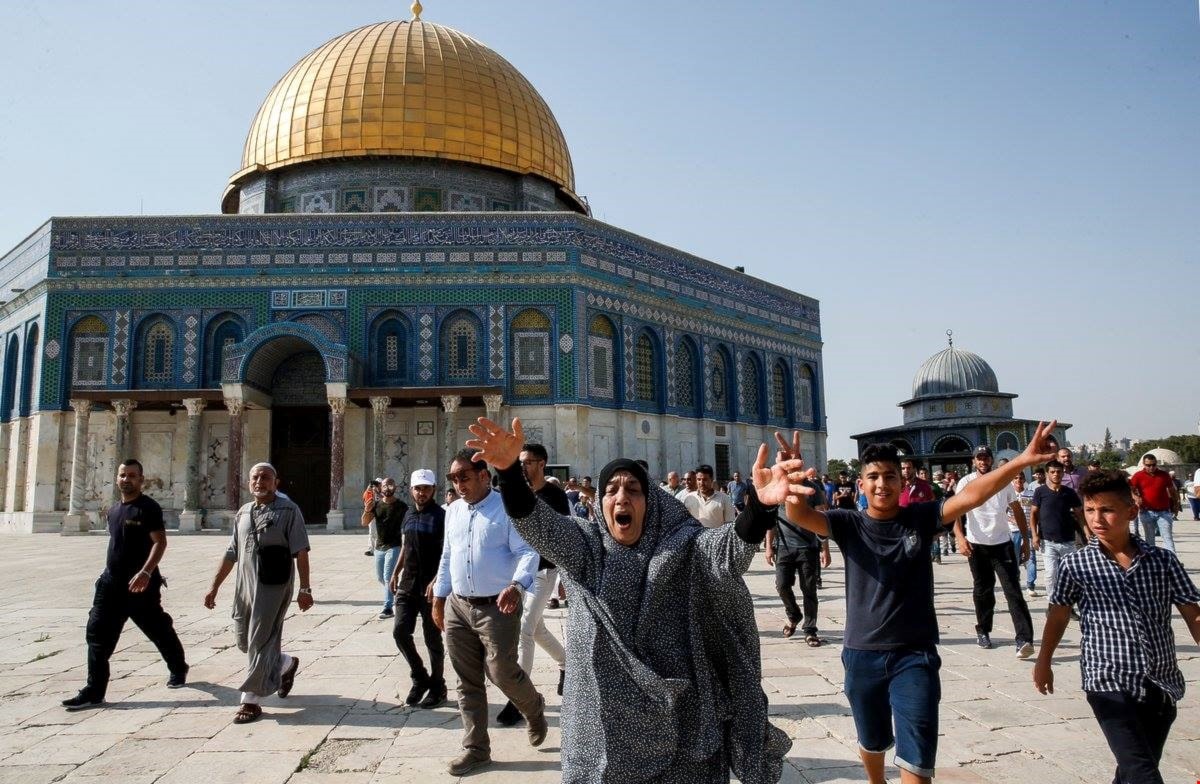 المتخاذلون سيسخّرون أموالهم بسخاء لخدمة العدو الصهيوني المتخاذلون سيسخّرون أموالهم بسخاء لخدمة العدو الصهيوني