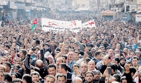 هل يعني هذا أن الحراك الأردني مرفوض ؟ لا بل واجب. وهل يعني أن الحكومة ( بكل أجهزتها) غير مسؤولة عنه ؟ هل يعني هذا أن الحراك الأردني مرفوض ؟ لا بل واجب. وهل يعني أن الحكومة ( بكل أجهزتها) غير مسؤولة عنه ؟