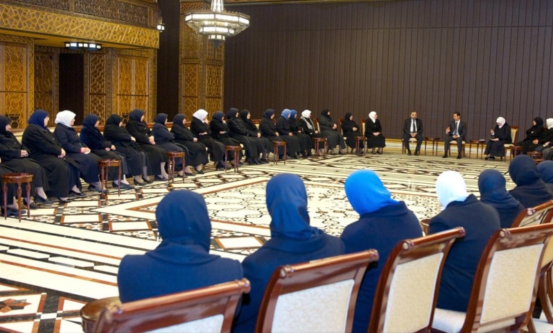 القبيسيات يعشن حياتهن بأسلوب يرضيهن فهن لم يعزلن أنفسهن عن العالم الخارجي. ولهن رحلاتهن وجلسات السمر الخاصة بهن القبيسيات يعشن حياتهن بأسلوب يرضيهن فهن لم يعزلن أنفسهن عن العالم الخارجي. ولهن رحلاتهن وجلسات السمر الخاصة بهن
