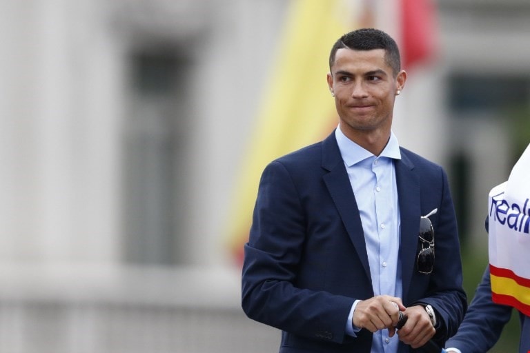 رونالدو خلال احتفال الريال بلقب دوري الأبطال (أ ف ب) رونالدو خلال احتفال الريال بلقب دوري الأبطال (أ ف ب)