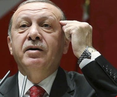 منذ المحاولة الإنقلابية الفاشلة، ذهب إردوغان بعيداً في إنتهاز الفرصة التي أتاحتها له كي يحكم منفرداً منذ المحاولة الإنقلابية الفاشلة، ذهب إردوغان بعيداً في إنتهاز الفرصة التي أتاحتها له كي يحكم منفرداً