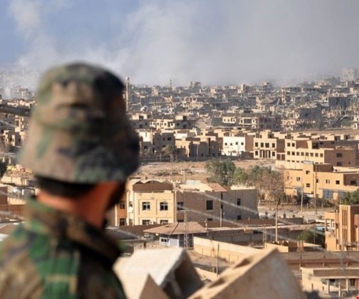 لم يكن خافياً أن الغارة الإسرائيلية جاءت بالتزامُن مع هجماتٍ شنّها تنظيم "داعش" وهجمات أخرى يستعد لشنّها خلال الأيام القادمة ضد الجيش السوري لم يكن خافياً أن الغارة الإسرائيلية جاءت بالتزامُن مع هجماتٍ شنّها تنظيم "داعش" وهجمات أخرى يستعد لشنّها خلال الأيام القادمة ضد الجيش السوري