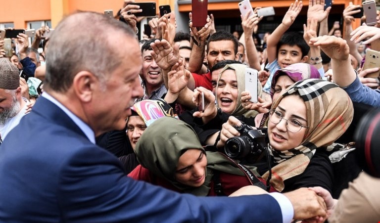 إردوغان استفاد من علاقته بكل من روسيا وإيران في الانتخابات الرئاسية التي فاز فيها (أ ف ب) إردوغان استفاد من علاقته بكل من روسيا وإيران في الانتخابات الرئاسية التي فاز فيها (أ ف ب)