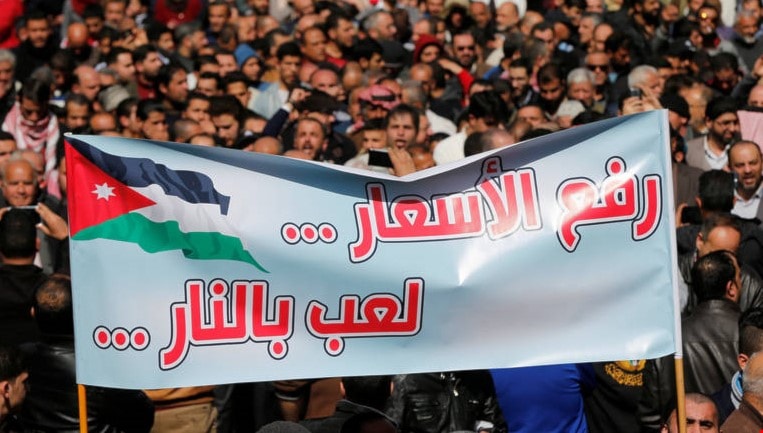 إعلام إسرائيلي: العيون "شاخصة بقلق" نحو ما يحدث في الأردن إعلام إسرائيلي: العيون "شاخصة بقلق" نحو ما يحدث في الأردن