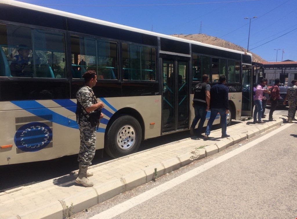 الدفعة الثالثة من العائدين من لبنان إلى سوريا تشمل 67 نازحاً مع عائلاتهم الدفعة الثالثة من العائدين من لبنان إلى سوريا تشمل 67 نازحاً مع عائلاتهم