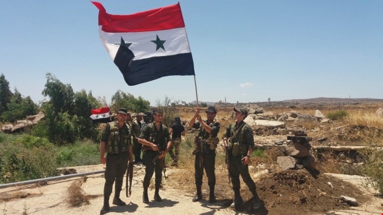 الجيش السوري رفع علم البلاد على معبر القنيطرة الجيش السوري رفع علم البلاد على معبر القنيطرة