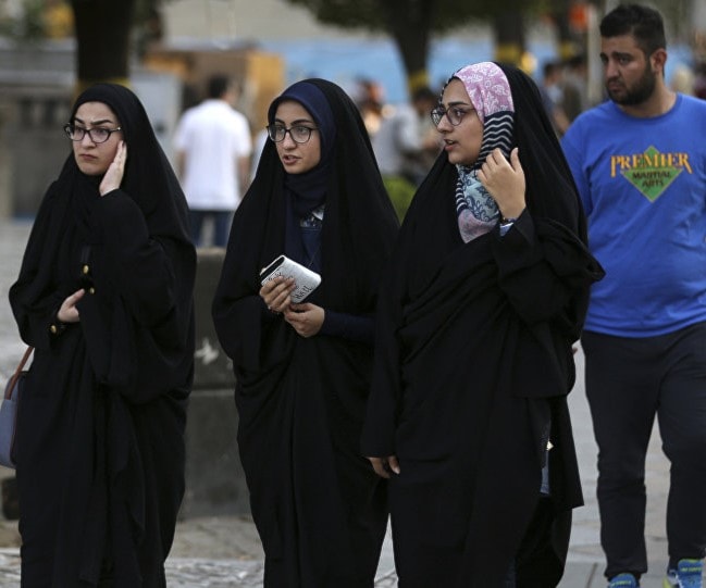 الفقه الذي يستند إليه الإيرانيون فقه واقعي يعالج المشكلات الواقعية الفقه الذي يستند إليه الإيرانيون فقه واقعي يعالج المشكلات الواقعية
