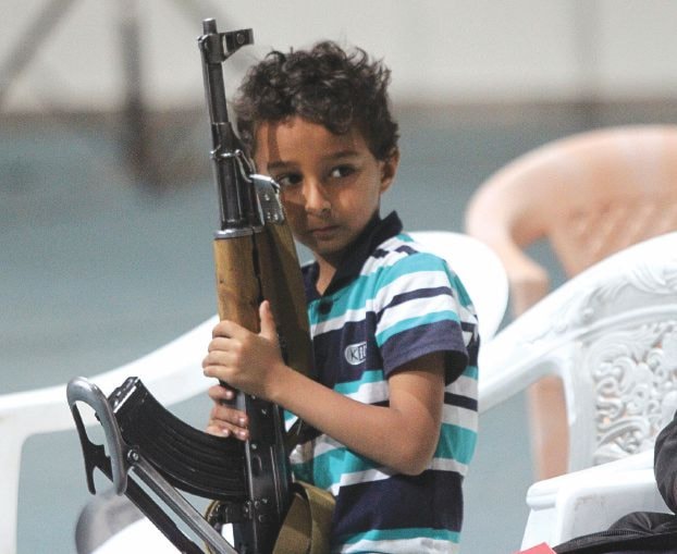 الواقع المرّ هنا أن أعمار الأطفال المُجنّدين تتراوح ما بين (10 – 17) سنة الواقع المرّ هنا أن أعمار الأطفال المُجنّدين تتراوح ما بين (10 – 17) سنة