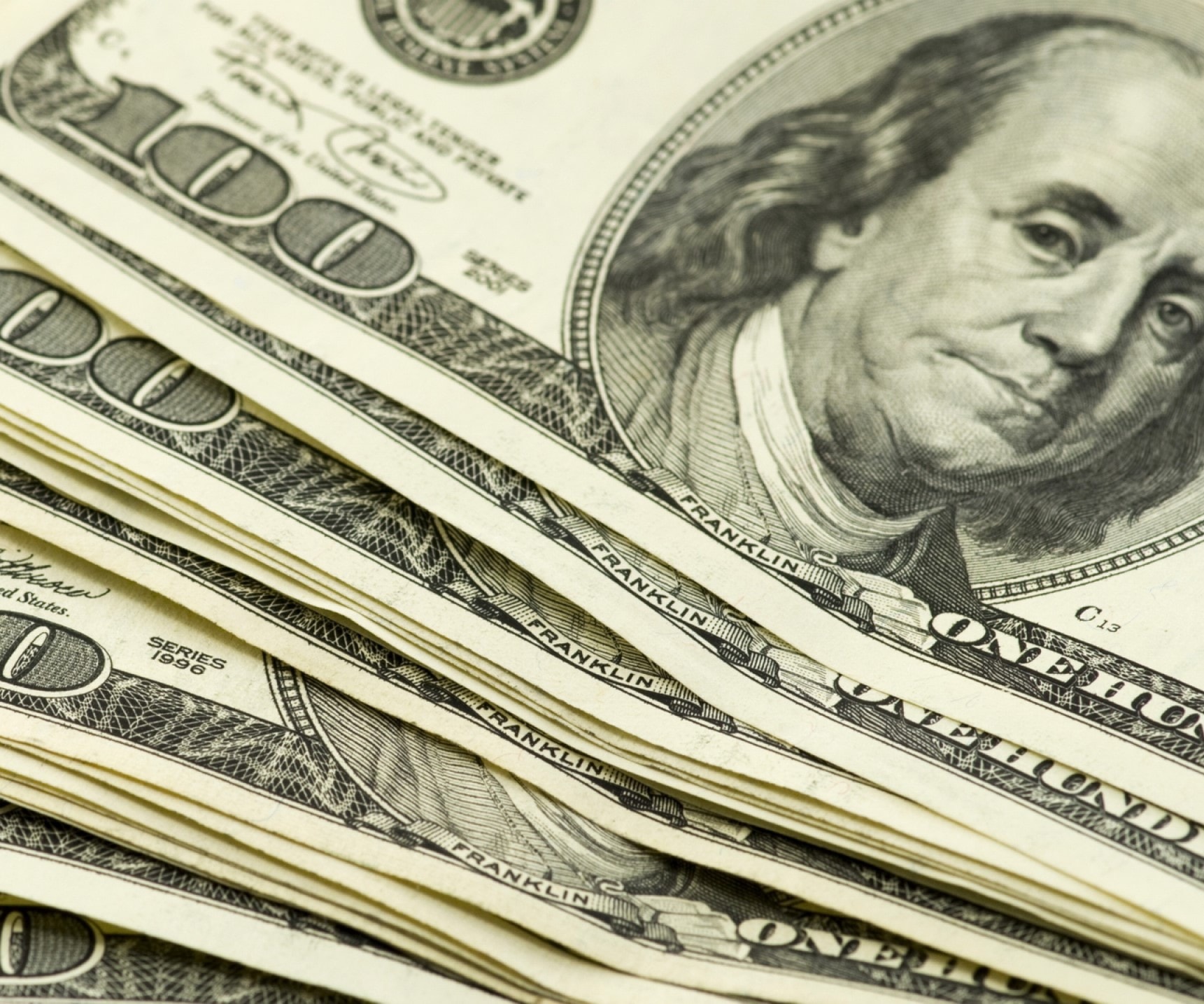 اكتشف العالم آنذاك أن الولايات المتحدة امتلكت ثروات العالم بحفنة أوراق خضراء اكتشف العالم آنذاك أن الولايات المتحدة امتلكت ثروات العالم بحفنة أوراق خضراء