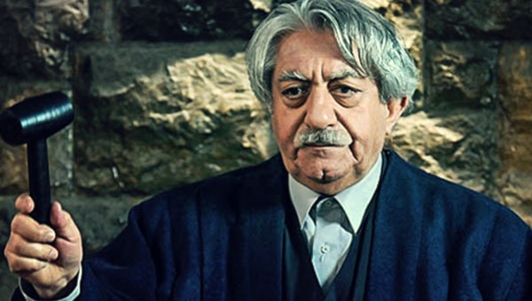رحل عزت الله انتظامي عن عمر ناهز 94 عاماً رحل عزت الله انتظامي عن عمر ناهز 94 عاماً