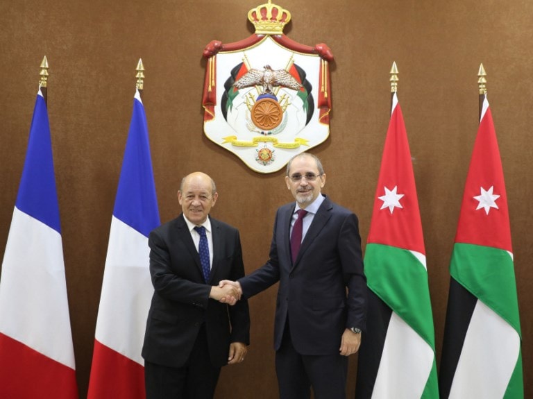 الصفدي ولودريان خلال اللقاء بينهما (أ ف ب) الصفدي ولودريان خلال اللقاء بينهما (أ ف ب)