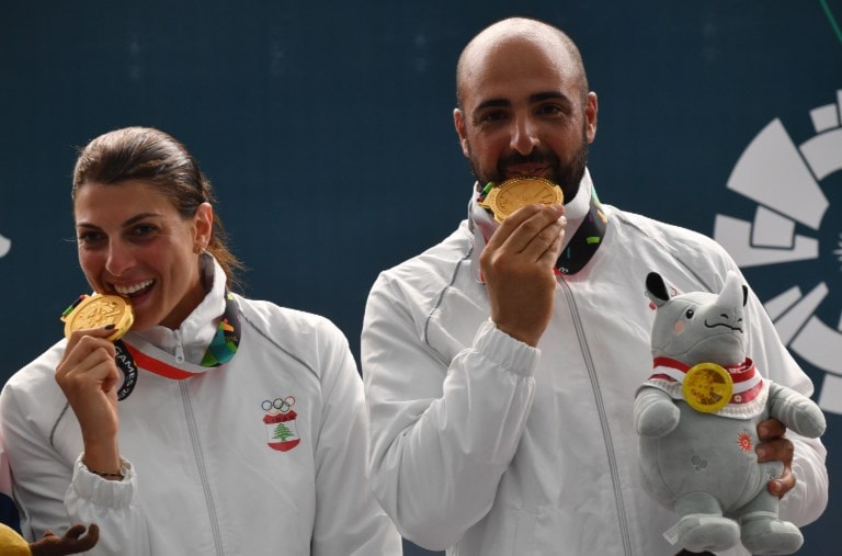 راي باسيل وآلان موسى يحتفلان بعد تتويجهما بالذهبية (أ ف ب) راي باسيل وآلان موسى يحتفلان بعد تتويجهما بالذهبية (أ ف ب)