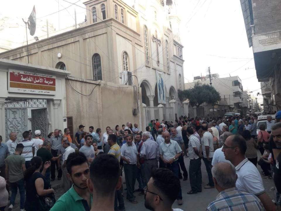 القوات الكردية أطلقت الرصاص الحي على المتظاهرين ضد قرارات الإدارة الذاتية فرض المناهج الخاصة بها في المدارس القوات الكردية أطلقت الرصاص الحي على المتظاهرين ضد قرارات الإدارة الذاتية فرض المناهج الخاصة بها في المدارس