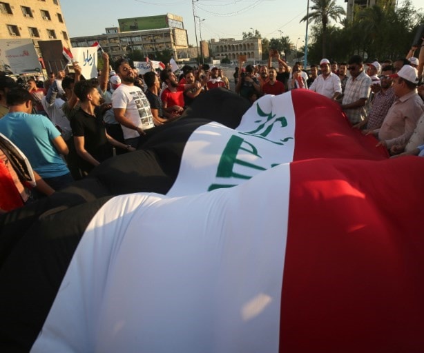 من المظاهرات في العراق (أ ف ب) من المظاهرات في العراق (أ ف ب)