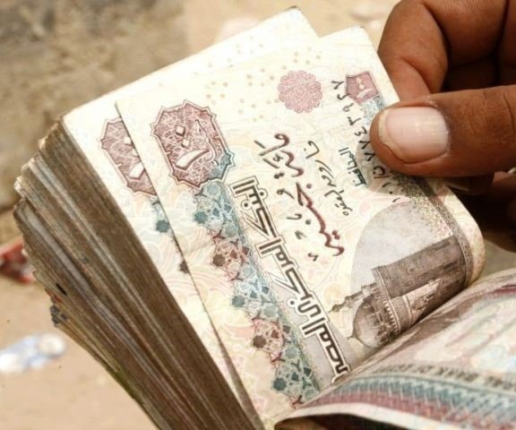 الدعم هو تدخّل الدولة بتحمّلها جزءاً من ثمن السلعة أو الخدمة نيابة عن المواطن الدعم هو تدخّل الدولة بتحمّلها جزءاً من ثمن السلعة أو الخدمة نيابة عن المواطن