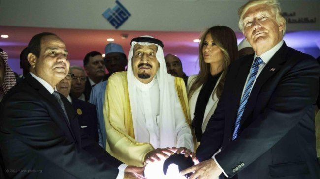 التراجع السعودي عن دعم صفقة القرن الذي كشف عنه مؤخراً كان بمثابة أبرز "الطعنات" التي وجهت للصفقة التراجع السعودي عن دعم صفقة القرن الذي كشف عنه مؤخراً كان بمثابة أبرز "الطعنات" التي وجهت للصفقة