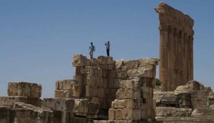 آثار بعلبك اللبنانية مصدر إلهام لتشكيليين من أنحاء العالم آثار بعلبك اللبنانية مصدر إلهام لتشكيليين من أنحاء العالم