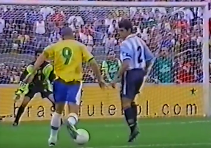 فازت البرازيل على الأرجنتين ودياً 4-2 في أيلول/ سبتمبر 1999 فازت البرازيل على الأرجنتين ودياً 4-2 في أيلول/ سبتمبر 1999