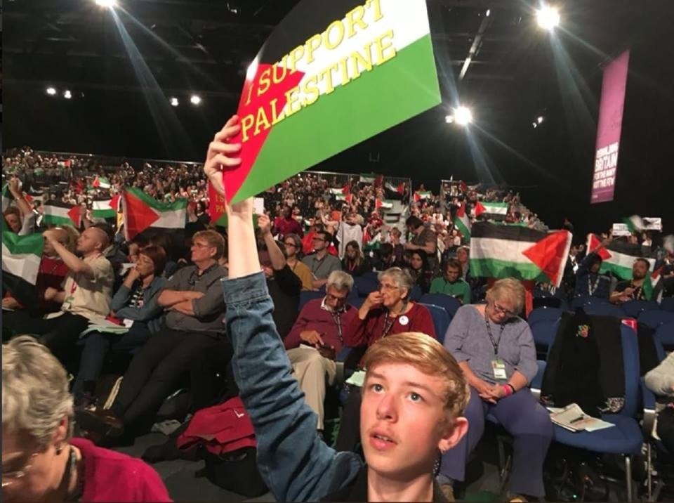 علم فلسطين في مؤتمر حزب العمال البريطاني علم فلسطين في مؤتمر حزب العمال البريطاني