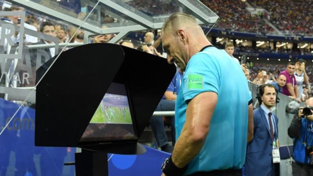 سار الاتحاد الأوروبي لكرة القدم على خطى نظيره الدولي سار الاتحاد الأوروبي لكرة القدم على خطى نظيره الدولي