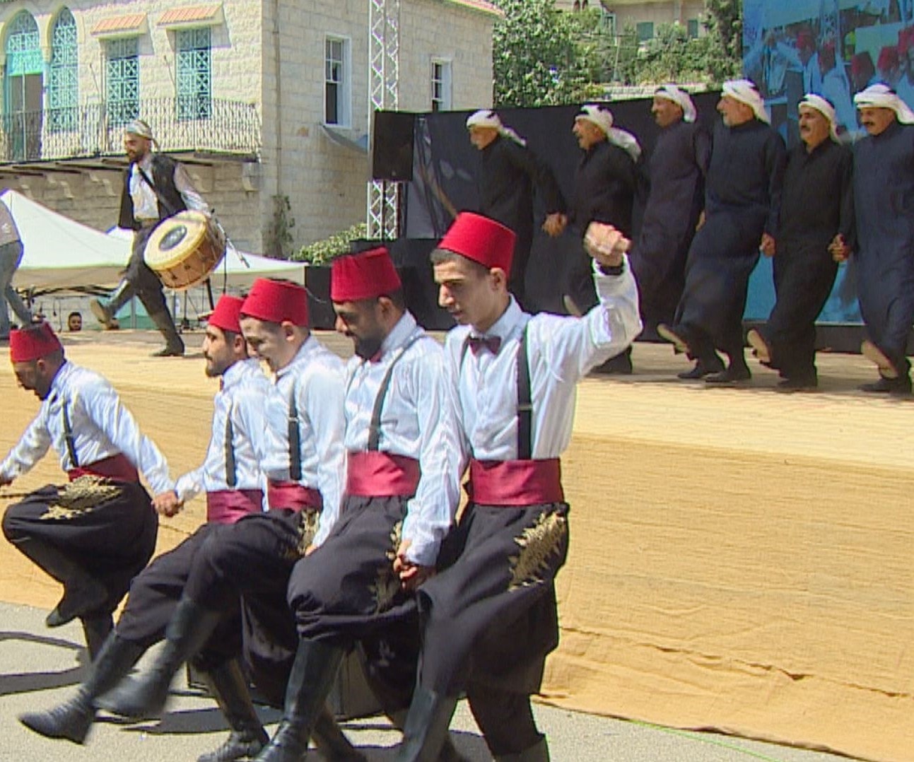 قرية معاصر الشوف في لبنان تحتضن مهرجان الدبكة قرية معاصر الشوف في لبنان تحتضن مهرجان الدبكة