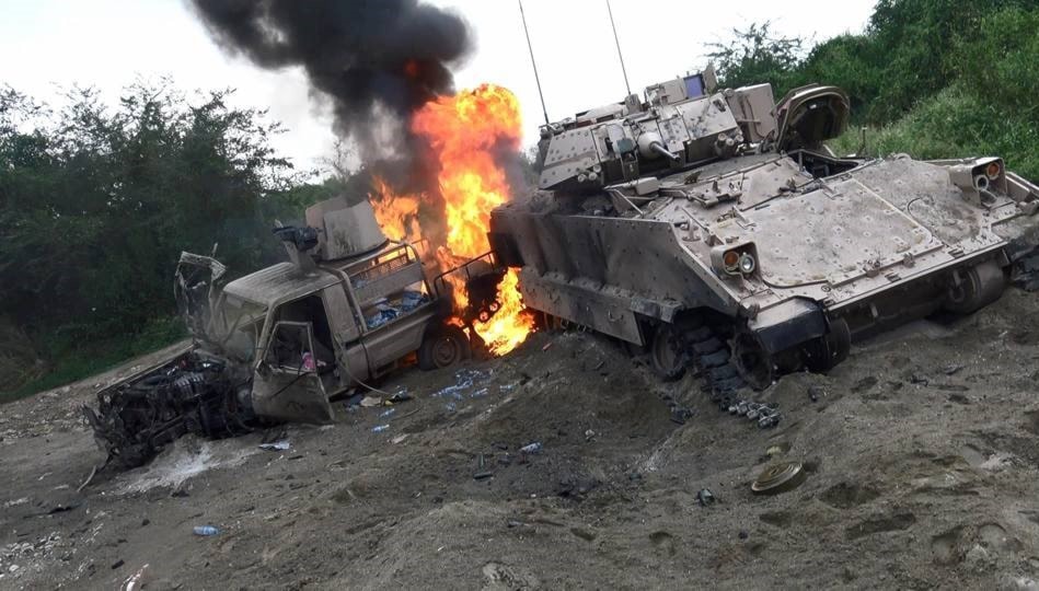 تدمير آليات عسكرية للتحالف السعودي بنجران في السعودية تدمير آليات عسكرية للتحالف السعودي بنجران في السعودية