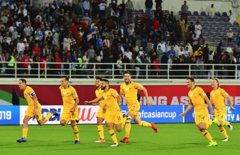لاعبو أستراليا يحتفلون بالفوز (أ ف ب) لاعبو أستراليا يحتفلون بالفوز (أ ف ب)