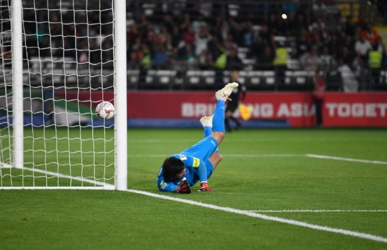 فاز منتخب قطر على العراق بهدف من ركلة حرة (أ ف ب) فاز منتخب قطر على العراق بهدف من ركلة حرة (أ ف ب)