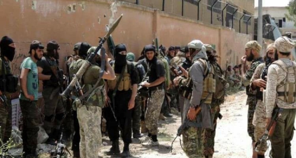الجولاني يعمل على إطالة عمر إماراته في المنطقة والخطر يتمثل في أن بعض الدول قد تتقاطع مصالحها مع الواقع القائم وتعمل بدورها على إطالته أكثر من ذلك الجولاني يعمل على إطالة عمر إماراته في المنطقة والخطر يتمثل في أن بعض الدول قد تتقاطع مصالحها مع الواقع القائم وتعمل بدورها على إطالته أكثر من ذلك