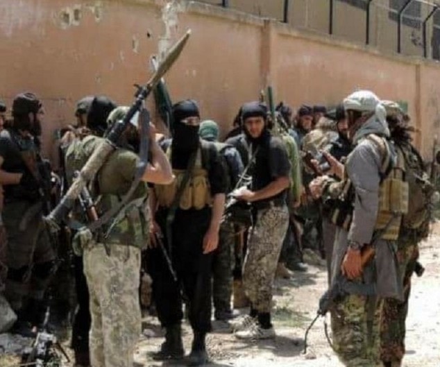 الجولاني يعمل على إطالة عمر إماراته في المنطقة والخطر يتمثل في أن بعض الدول قد تتقاطع مصالحها مع الواقع القائم وتعمل بدورها على إطالته أكثر من ذلك الجولاني يعمل على إطالة عمر إماراته في المنطقة والخطر يتمثل في أن بعض الدول قد تتقاطع مصالحها مع الواقع القائم وتعمل بدورها على إطالته أكثر من ذلك