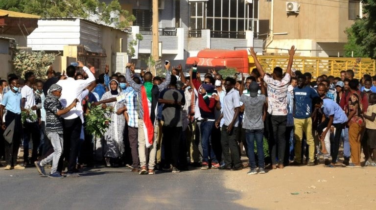 الرئيس السوداني: إسقاط النظام في السودان يتم عبر صندوق الاقتراع عام 2020 الرئيس السوداني: إسقاط النظام في السودان يتم عبر صندوق الاقتراع عام 2020