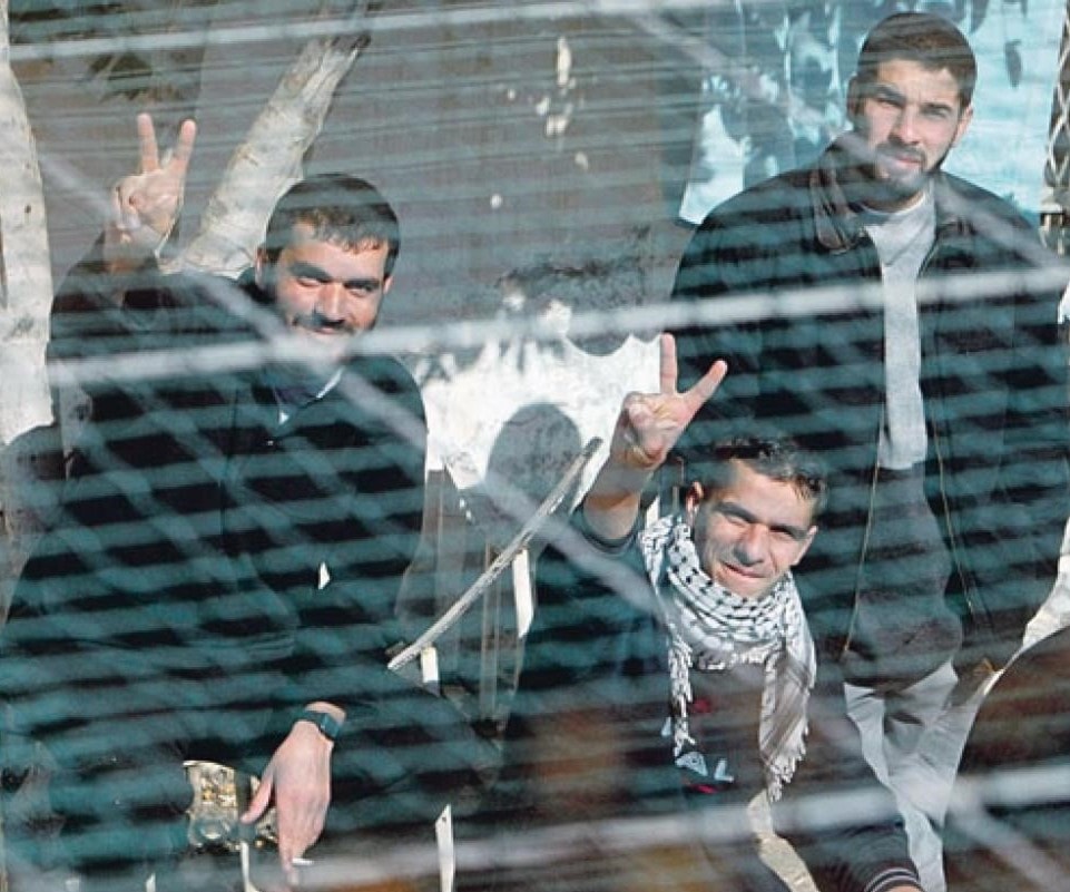استمرت سلطات الاحتلال بتشريع قوانين عنصرية تعسّفية غير مسبوقة بحق الأسرى الفلسطينيين استمرت سلطات الاحتلال بتشريع قوانين عنصرية تعسّفية غير مسبوقة بحق الأسرى الفلسطينيين