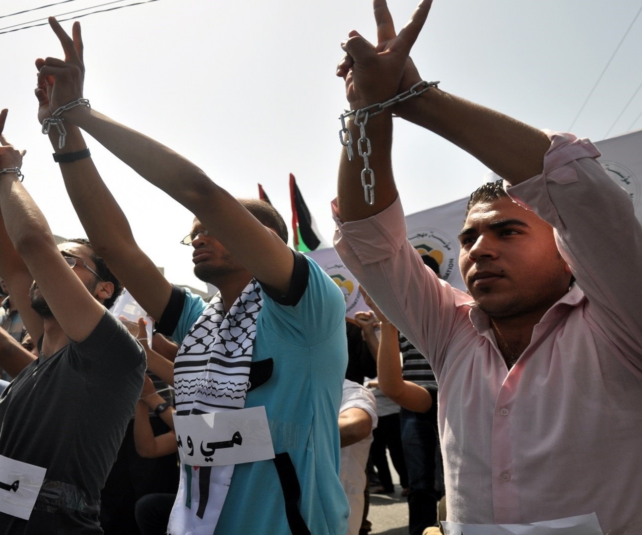 يظن الصهيوني أن الأسير الفلسطيني سيصل لحالة من اليأس تجعله يكفر بكل المبادىء الوطنية الفلسطينية العادلة يظن الصهيوني أن الأسير الفلسطيني سيصل لحالة من اليأس تجعله يكفر بكل المبادىء الوطنية الفلسطينية العادلة