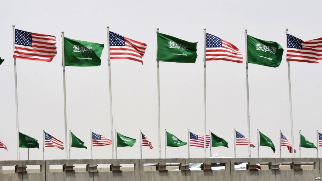 ترامب: السعودية وافقت على أن تدفع للولايات المتحدة مقابل كل ما تفعله من أجل مساعدتها ترامب: السعودية وافقت على أن تدفع للولايات المتحدة مقابل كل ما تفعله من أجل مساعدتها