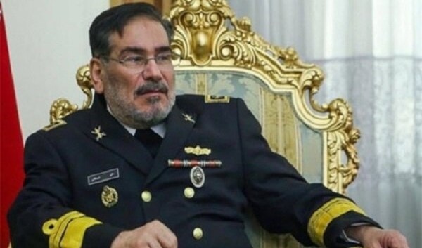 شمخاني رداً على هجوم ناقلة النفط الإيرانية: لن تمر بلا رد شمخاني رداً على هجوم ناقلة النفط الإيرانية: لن تمر بلا رد