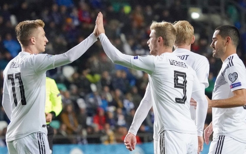 فازت ألمانيا على مضيفتها إستونيا 3-0 رغم النقص العددي في صفوفها (أ ف ب) فازت ألمانيا على مضيفتها إستونيا 3-0 رغم النقص العددي في صفوفها (أ ف ب)