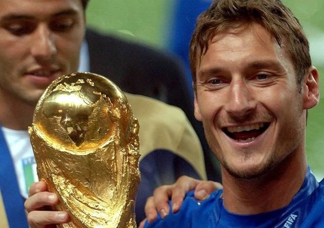 توِّج توتي مع منتخب إيطاليا بلقب مونديال 2006 توِّج توتي مع منتخب إيطاليا بلقب مونديال 2006