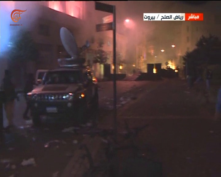 الصورة من ساحة رياض الصلح حيث فض الجيش اللبناني والقوى الأمنية الاحتجاجات هناك الصورة من ساحة رياض الصلح حيث فض الجيش اللبناني والقوى الأمنية الاحتجاجات هناك