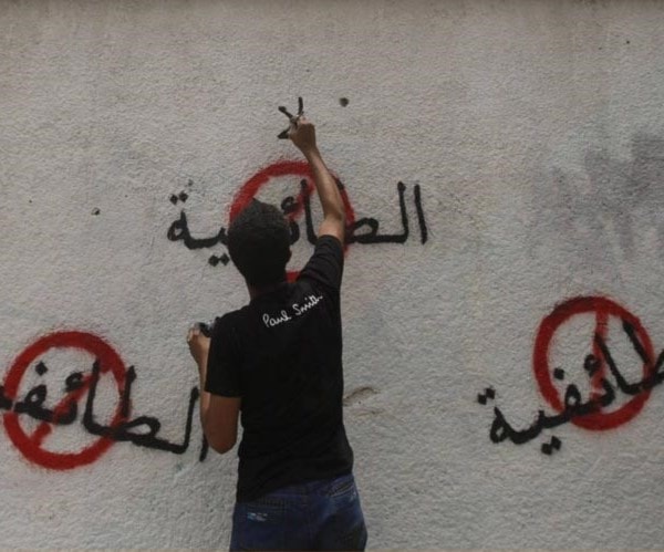 هناك فرق بين من يؤمن من منطق البناء الواقعي وبين من يشعل شموع الأوهام ويظن أنه قادر مقتدر على تصريف الفكرة الغامضة التي يحاول رسمها على جبين الأرض هناك فرق بين من يؤمن من منطق البناء الواقعي وبين من يشعل شموع الأوهام ويظن أنه قادر مقتدر على تصريف الفكرة الغامضة التي يحاول رسمها على جبين الأرض